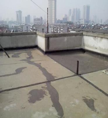 城区漏水维修 楼顶漏水是什么原因，楼顶漏水维修方法是什么?